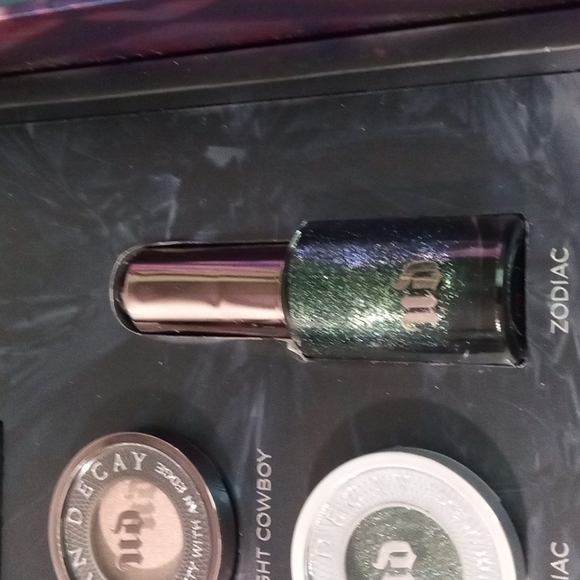 RARE URBAN DECAY 20 YEARS OF BEAUTY WITH AN EDGE ANNIVERSARY COLLECTION - Picture 8 of 14